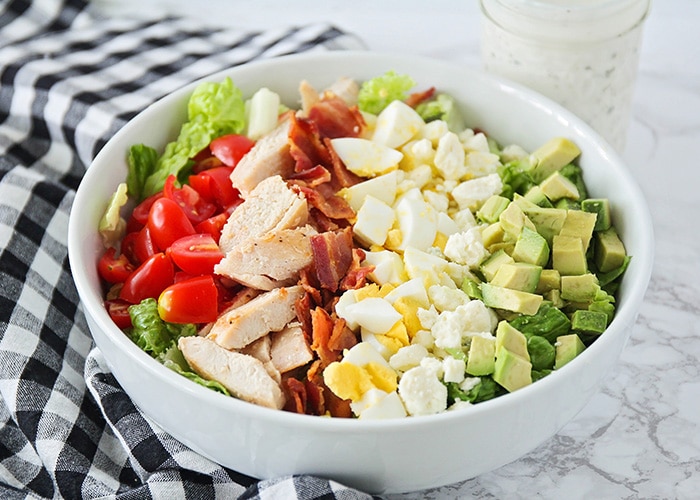 Cobb salad là gì? Hướng dẫn bạn cách làm đơn giản tại nhà