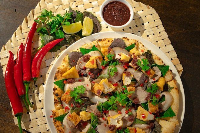 Kỳ lạ với món "Pizza bún đậu mắm tôm"