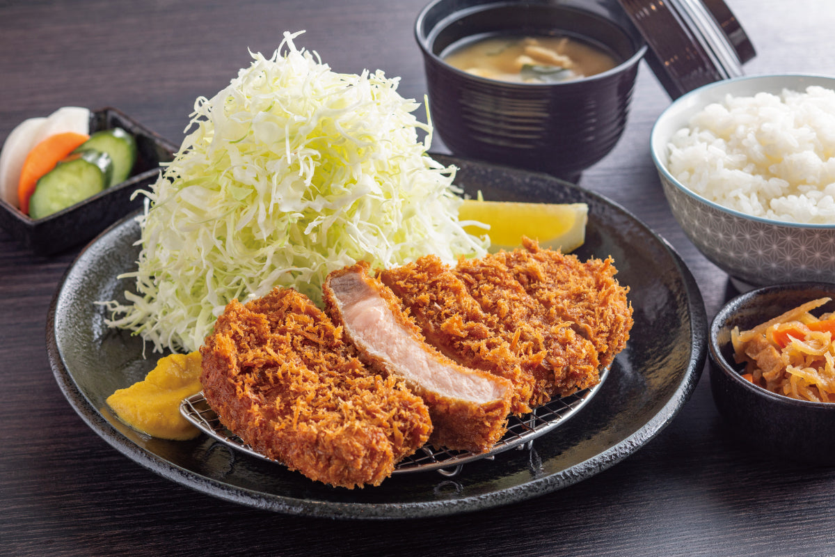 Tonkatsu - Thịt heo cốt lết chiên xù kiểu Nhật